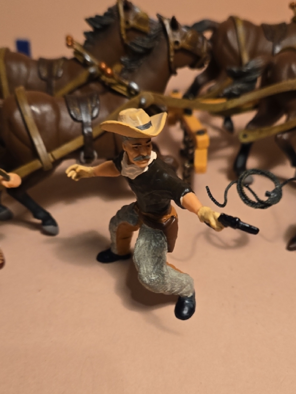 Papo Western Stagecoach Playset with Brown Horses and Multicolored Figures - Picture 8 of 11
